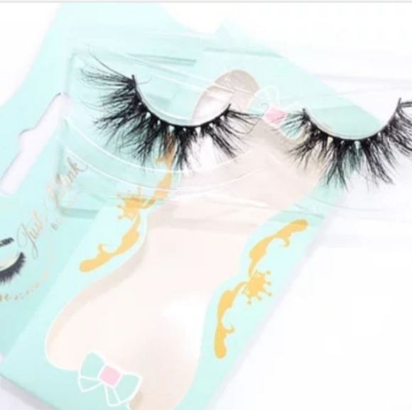 Selena Mink Lashes - Picture 3 of 8